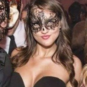 Meet your Posher, Crystal